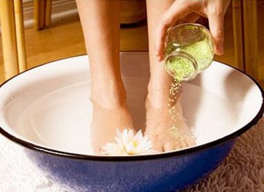 bagno terapeutico per funghi alle unghie